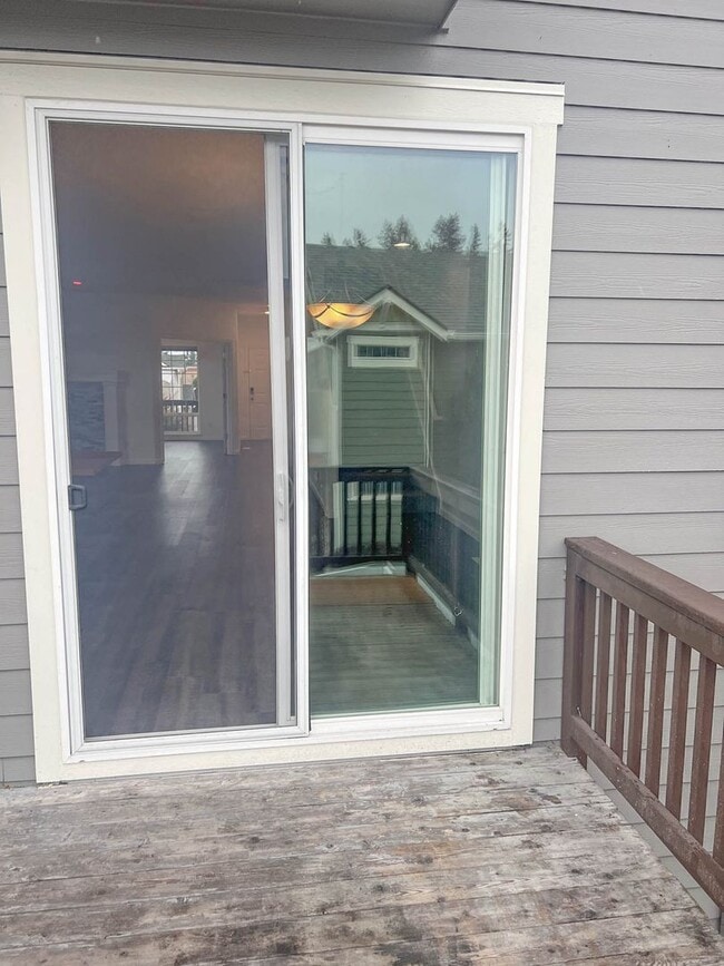 Building Photo - Beautiful West Linn Home in a Quiet, Desirable Neighborhood