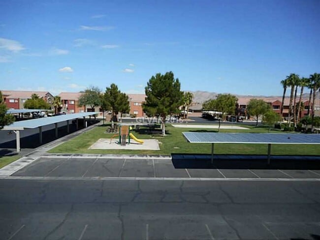 Building Photo - We Pay Referrals - A Move-In Ready Condo!