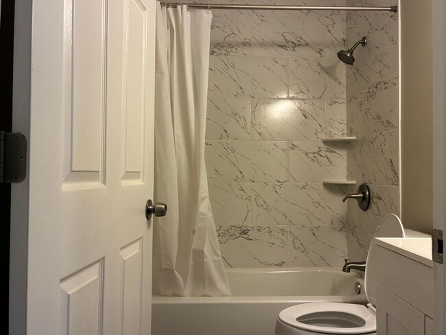 Building Photo - Two Bed and Two Bath House ready for Rent