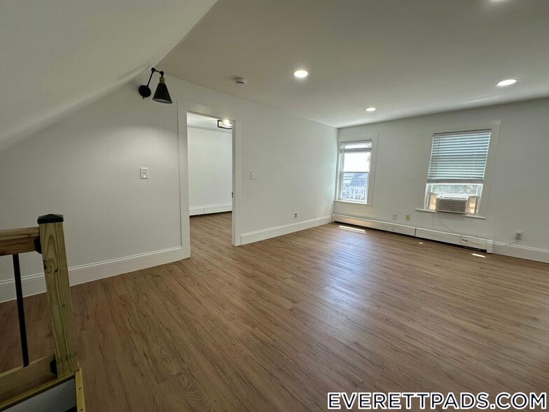 Building Photo - 138 Vine St