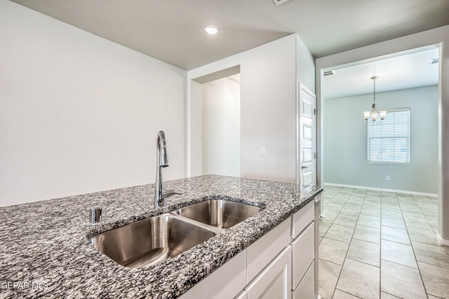 Building Photo - 916 Pettus Pl