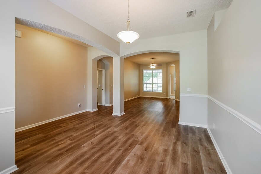 Building Photo - 304 Carolina Jasmine Ln