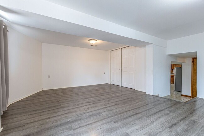 Building Photo - 7408 W Addison St