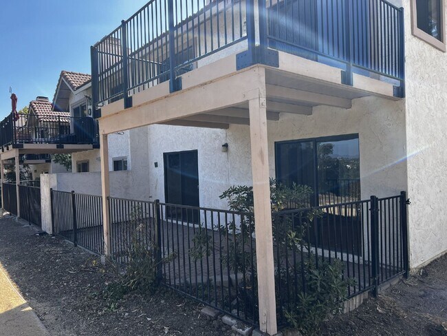 Building Photo - 3036 Avenida Christina