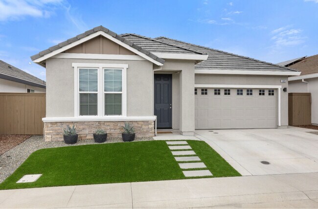 Primary Photo - 1305 Swallowtail Dr