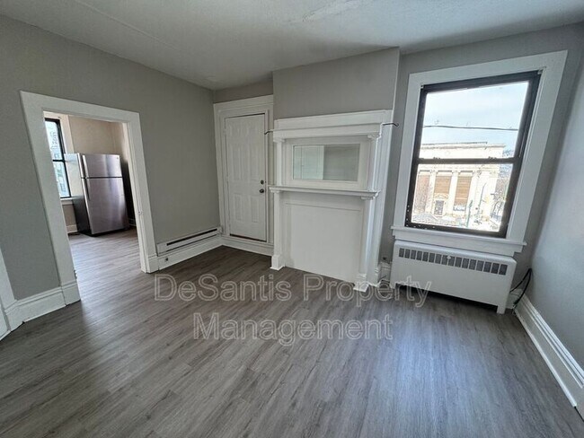 Building Photo - 810 Amity St