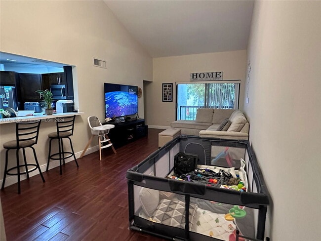 Primary Photo - 9417 Fontainebleau Blvd
