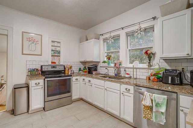 Building Photo - 2544 S University Dr