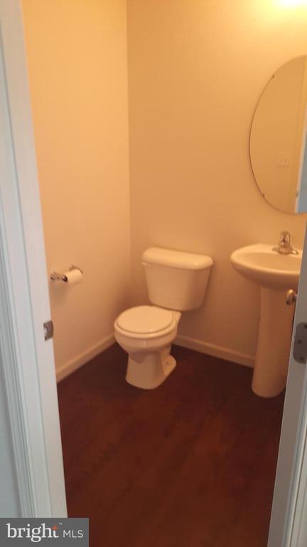 Building Photo - 712 Admiral's Quay Dr