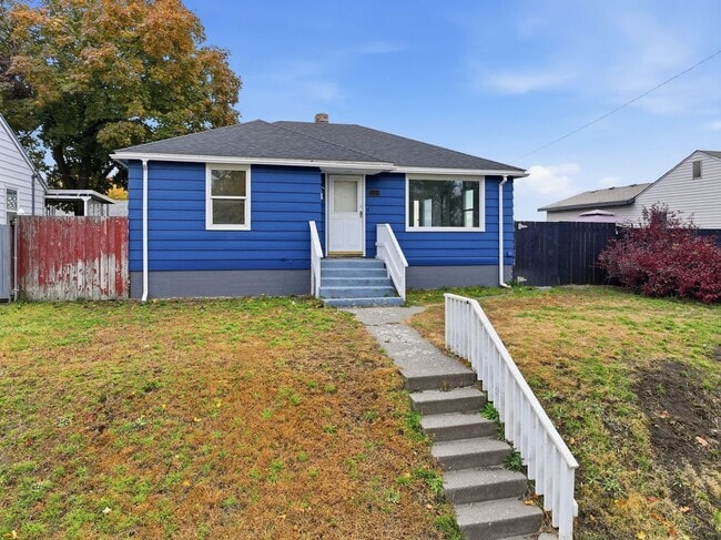 Building Photo - Charming 4 Bed, 2 Bath w/ Garage! *HOLIDAY SPECIAL: $1,000 OFF!*