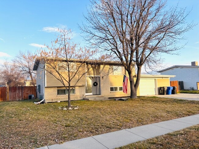 Building Photo - 4459 Butterfield St