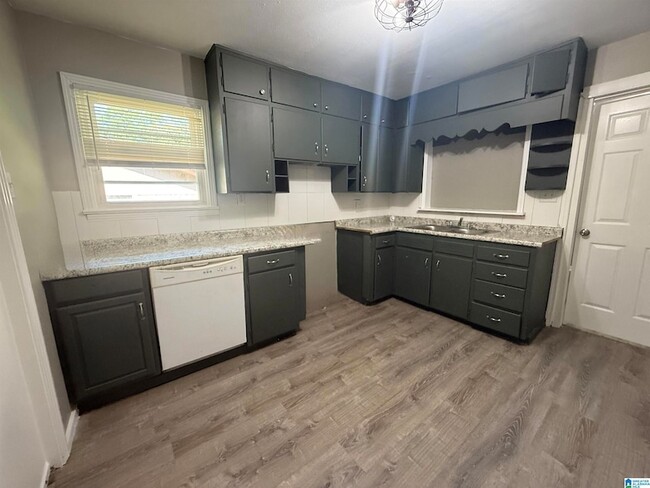 Building Photo - 907 77th Way S