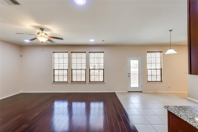 Building Photo - 868 Water Hyacinth Loop