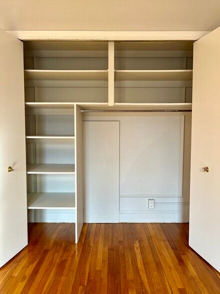 Building Photo - 26 Gibbs St