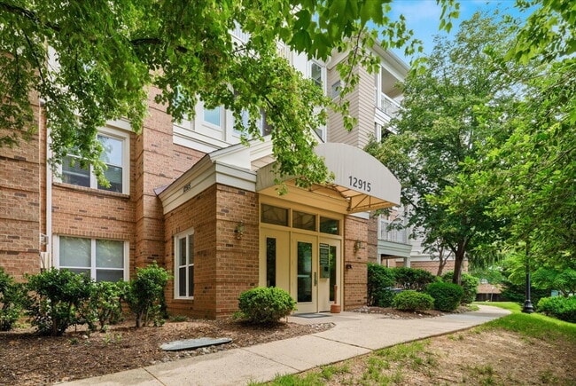 Building Photo - Commuter’s Paradise! Ground-Level 2BR Condo  Welcome home to this stunning, sun-filled 2-bedroom ...