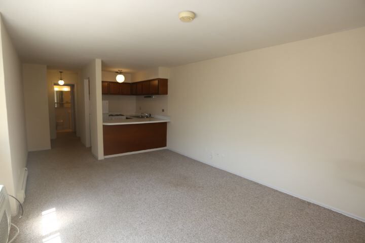 Building Photo - 675 W Wrightwood Ave