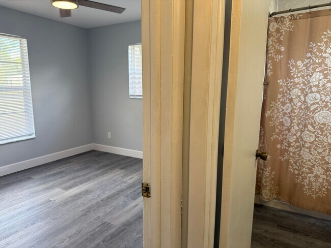 Building Photo - 16394 Pimlico Dr E