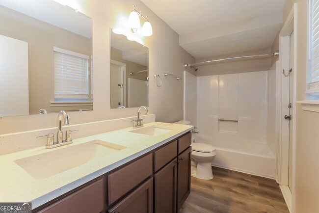 Building Photo - 3860 Ferncliff Rd SW
