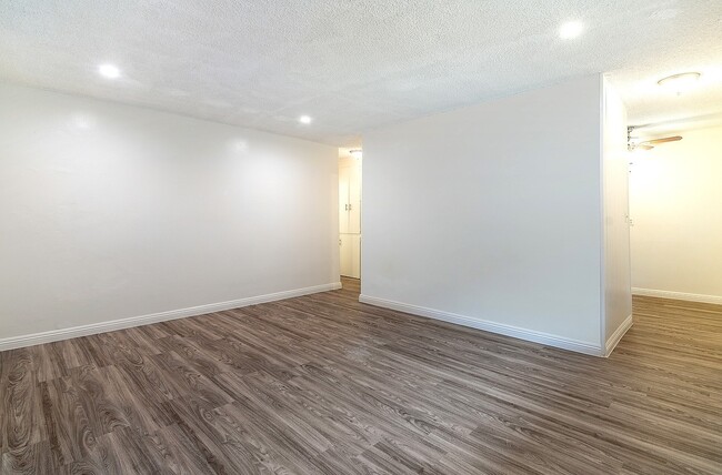 Interior Photo - 20436 Cohasset St