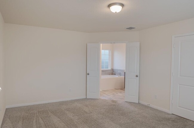 Building Photo - 3027 Dade Loop