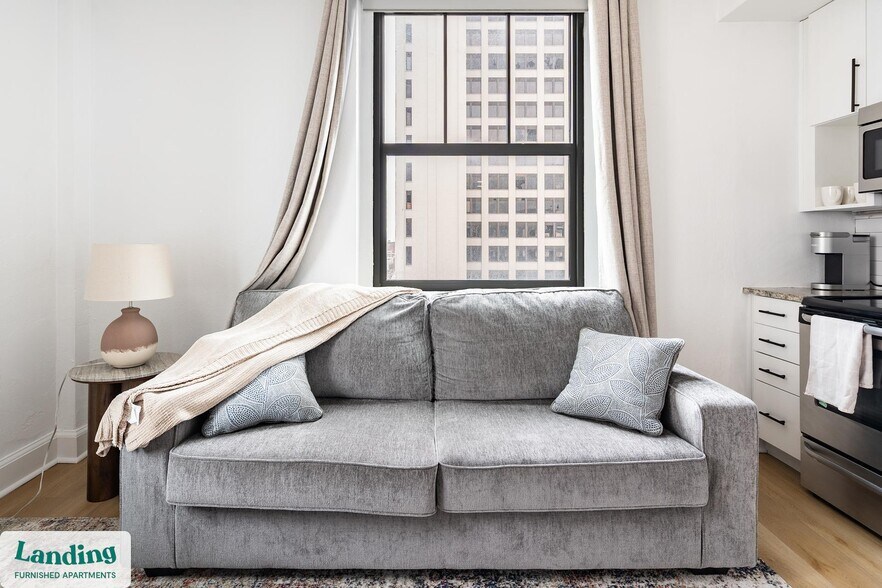 Primary Photo - 933 McGee St