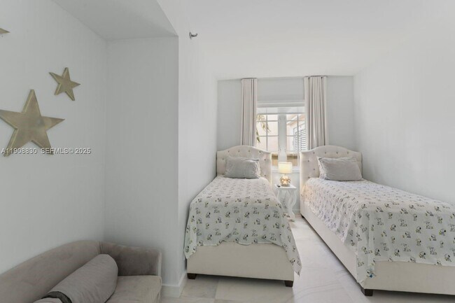 Building Photo - 19217 Fisher Island Dr