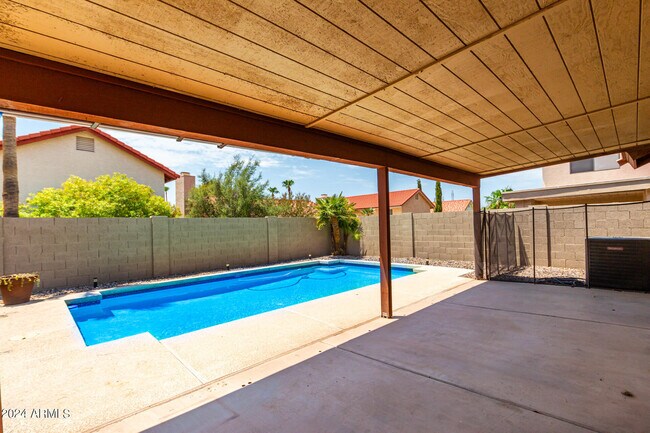 Building Photo - 11305 E Sunnyside Dr