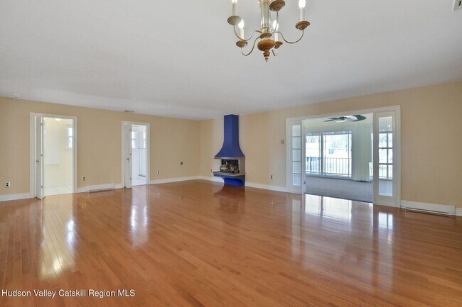 Building Photo - 411 Albany Ave