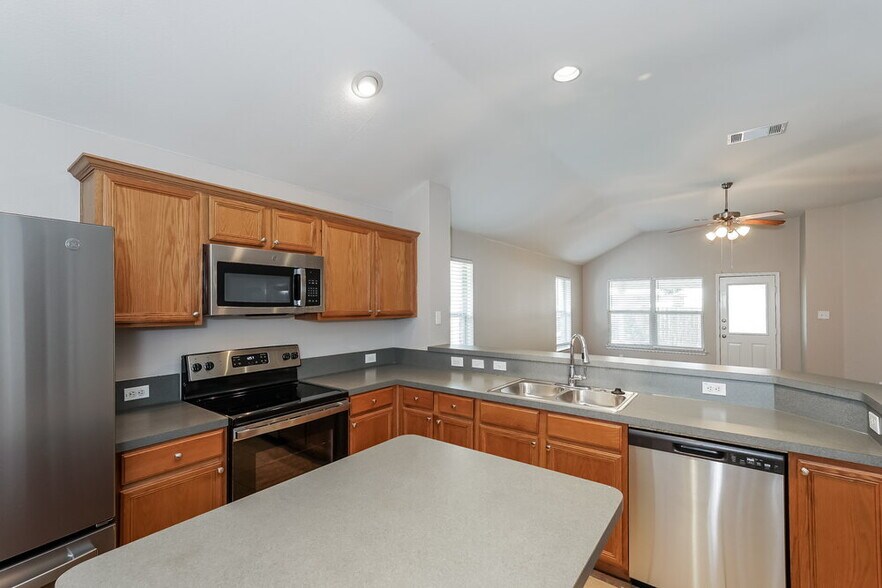 Building Photo - 7617 Rainbow Creek Dr