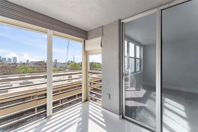 Building Photo - 17890 W Dixie Hwy