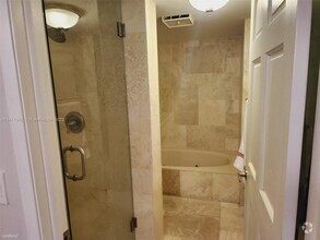 Building Photo - 2 br, 2 bath Condo - 5801 Camino del Sol A...