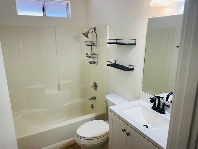 Building Photo - 185 Sierra Rd