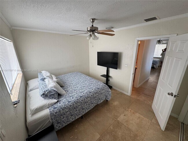 Building Photo - 1856 NE 46th St