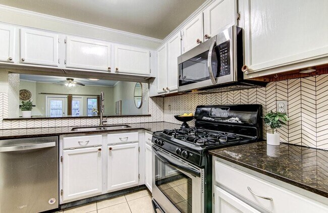 Building Photo - 1411 Gracy Farms Ln