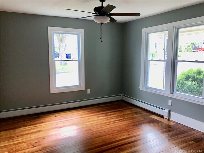 Building Photo - 15 Crofut Pl