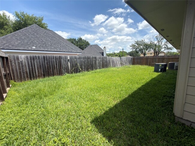 Building Photo - 15518 Evergreen Grove Dr