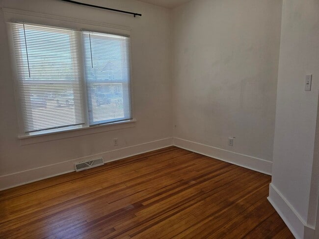 Building Photo - 1113 18th St