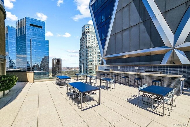 Building Photo - 322 W 57th St