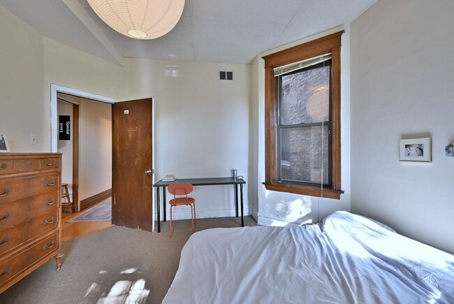 Building Photo - 911 W Dakin St