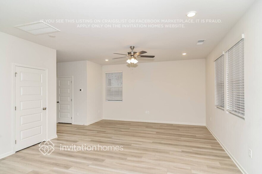 Building Photo - 5088 Mifford Dr