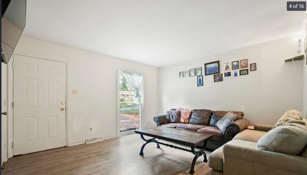 Building Photo - 924 Carrington Dr