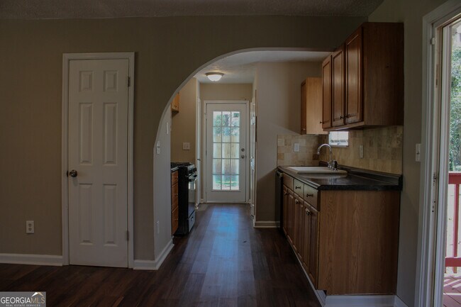 Building Photo - 61 Scoby Ct