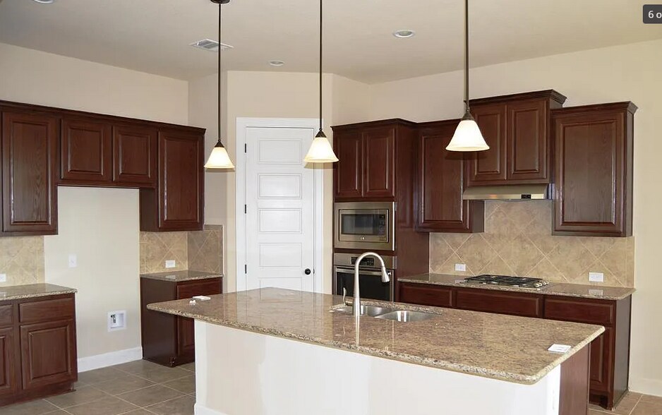 Kitchen - 3811 Ashbury Rd