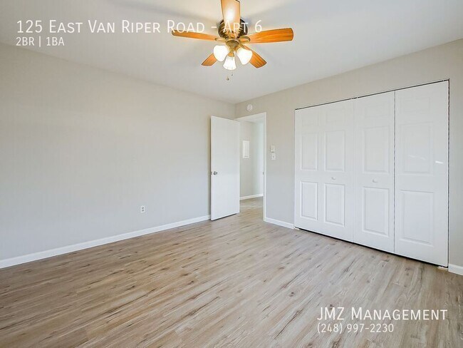 Building Photo - 125 E Van Riper Rd