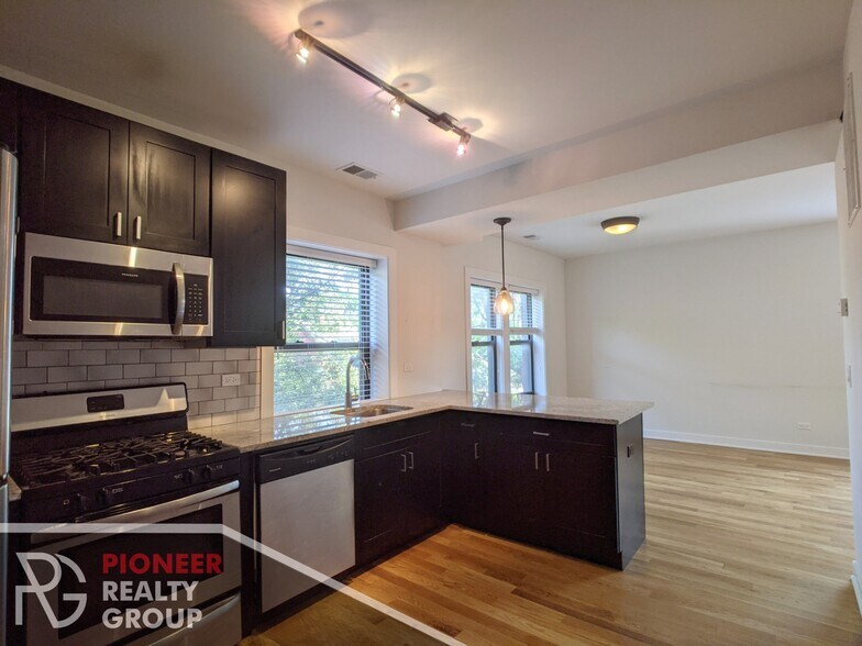 Building Photo - 2203 W Eastwood Ave