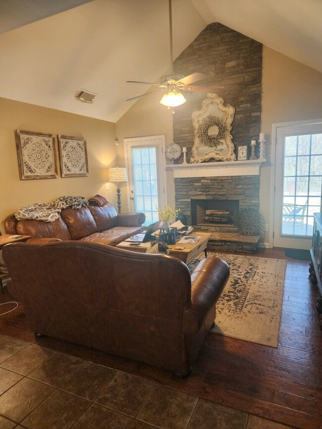 Building Photo - 1407 Princeton Dr