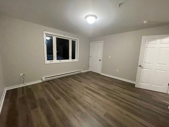 Building Photo - 85 Old Town Rd