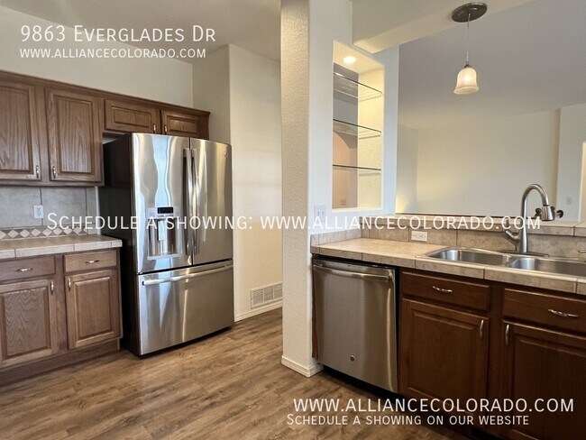 Building Photo - 9863 Everglades Dr