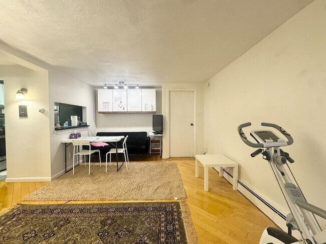 Building Photo - 1643 Cambridge St