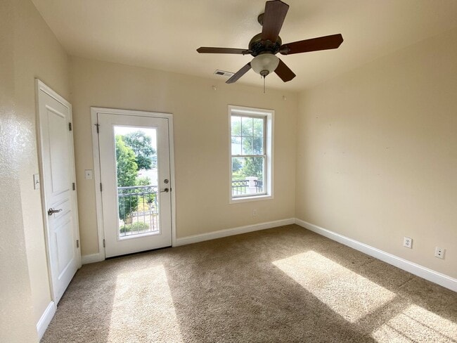 Building Photo - Broad Creek